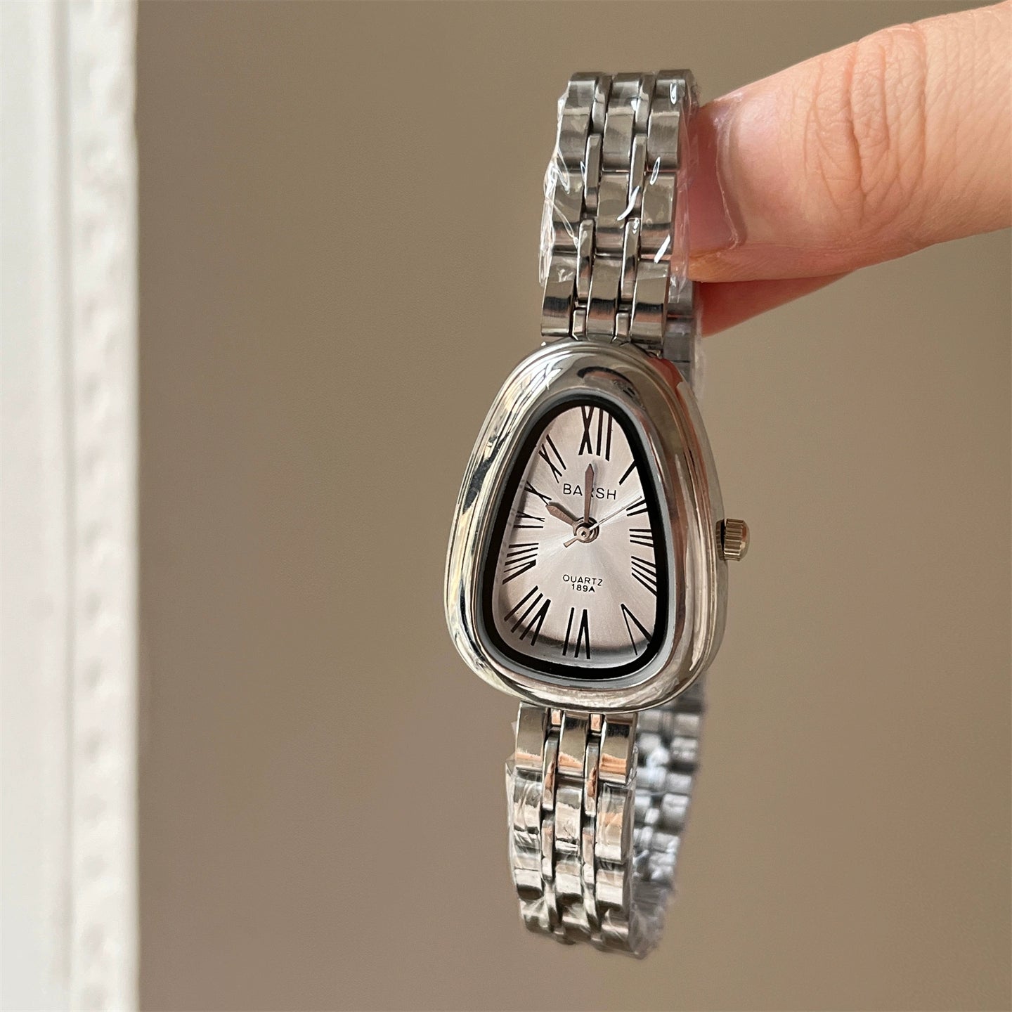 Kenadie Vintage Snake Head Watch - Silver Steel Strap, White Face (Type A) [JV5G6Q4M]