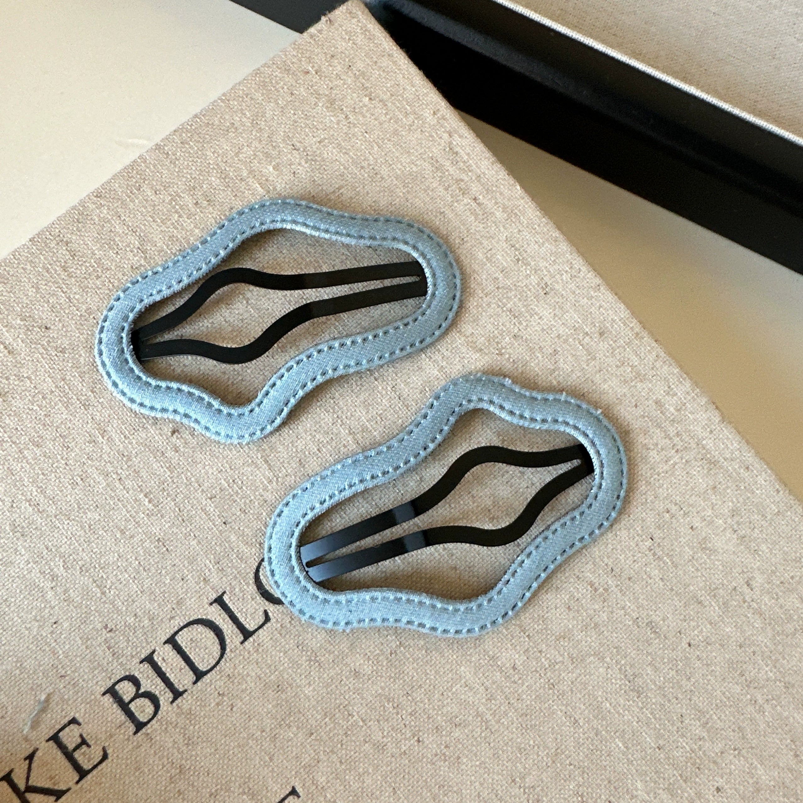 Ruqayyah Denim Shaped Hair Clips - Light Wash Cloud (Pair) [KGYFL2G8]