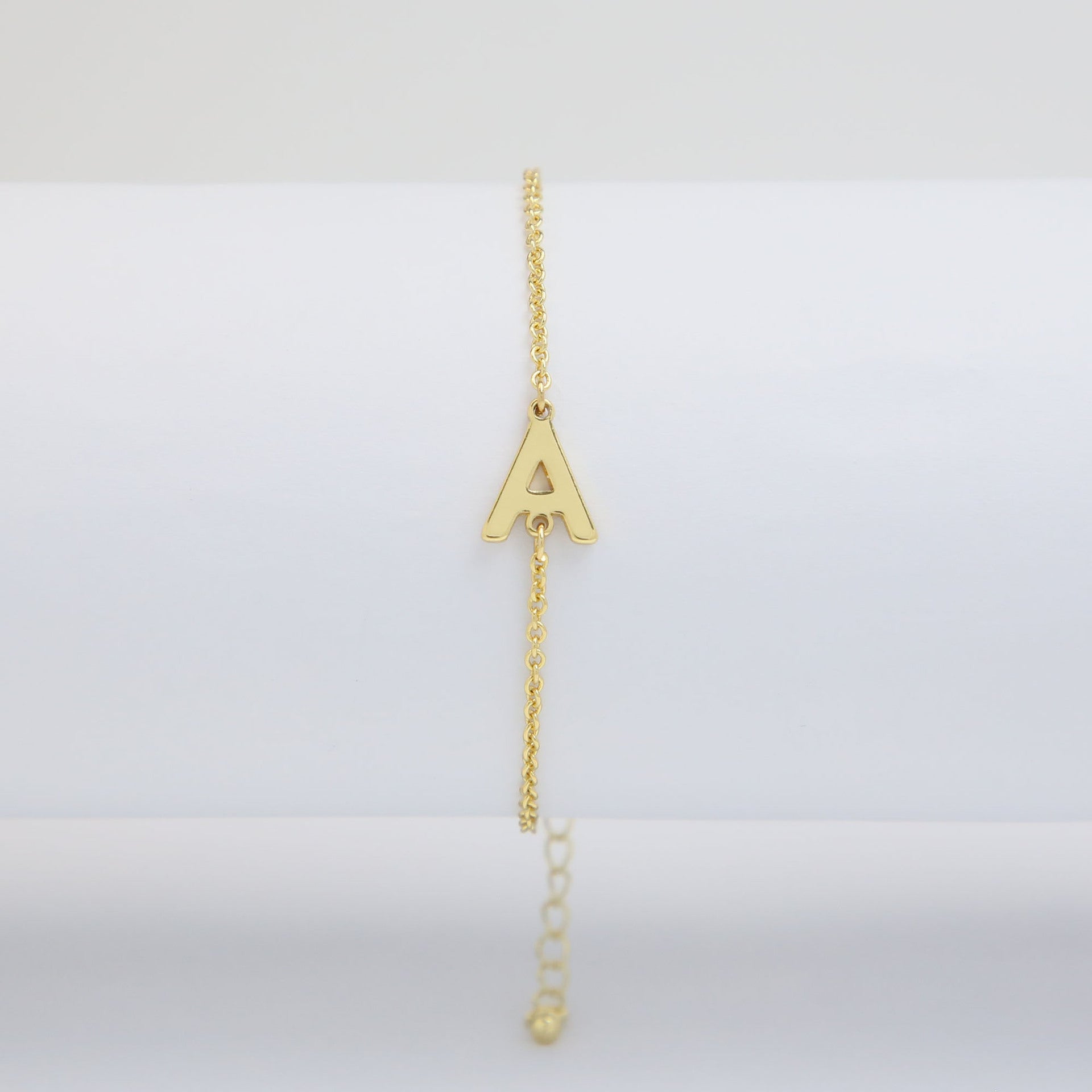 Janiah Dainty Initial Bracelet - A [SMZVNUYP]