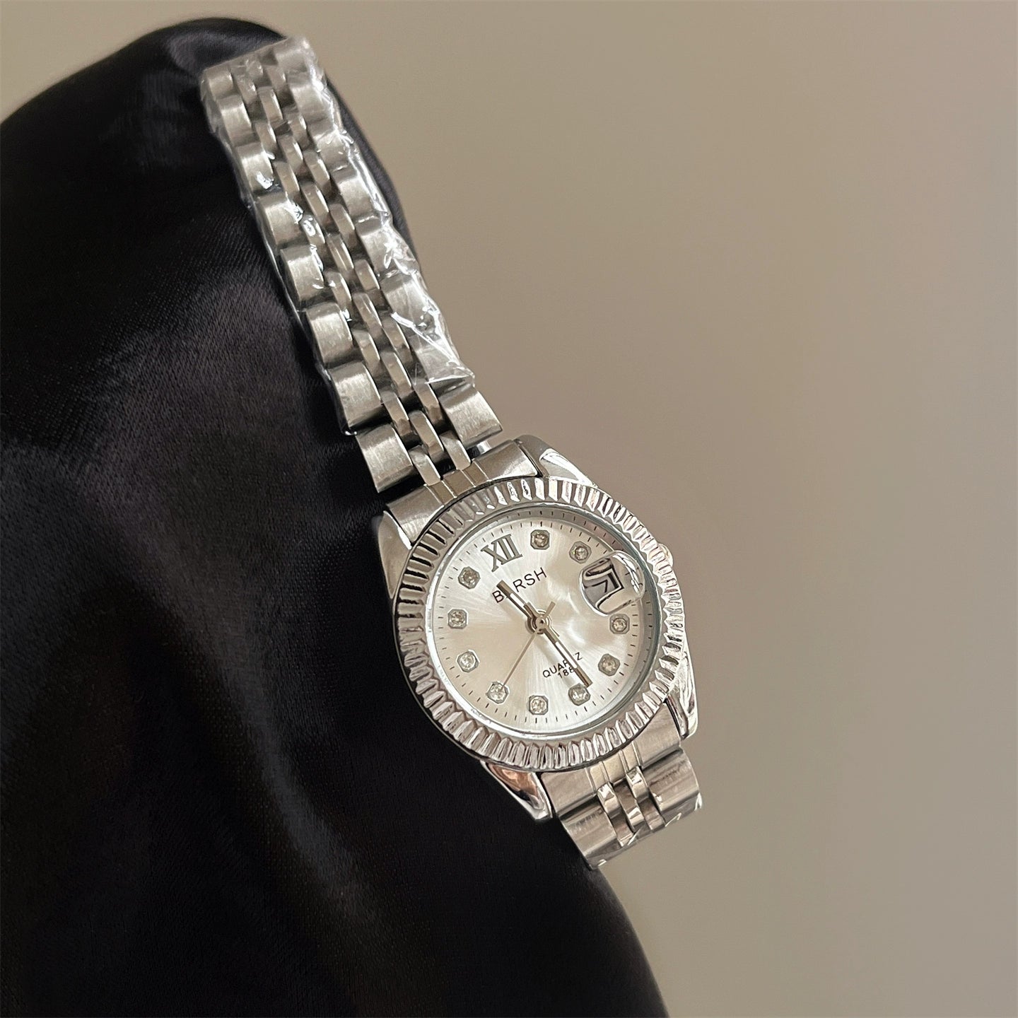 Mariyah Classic Calendar Watch - Silver Band White Dial (Diamond) [2P79U8E7]