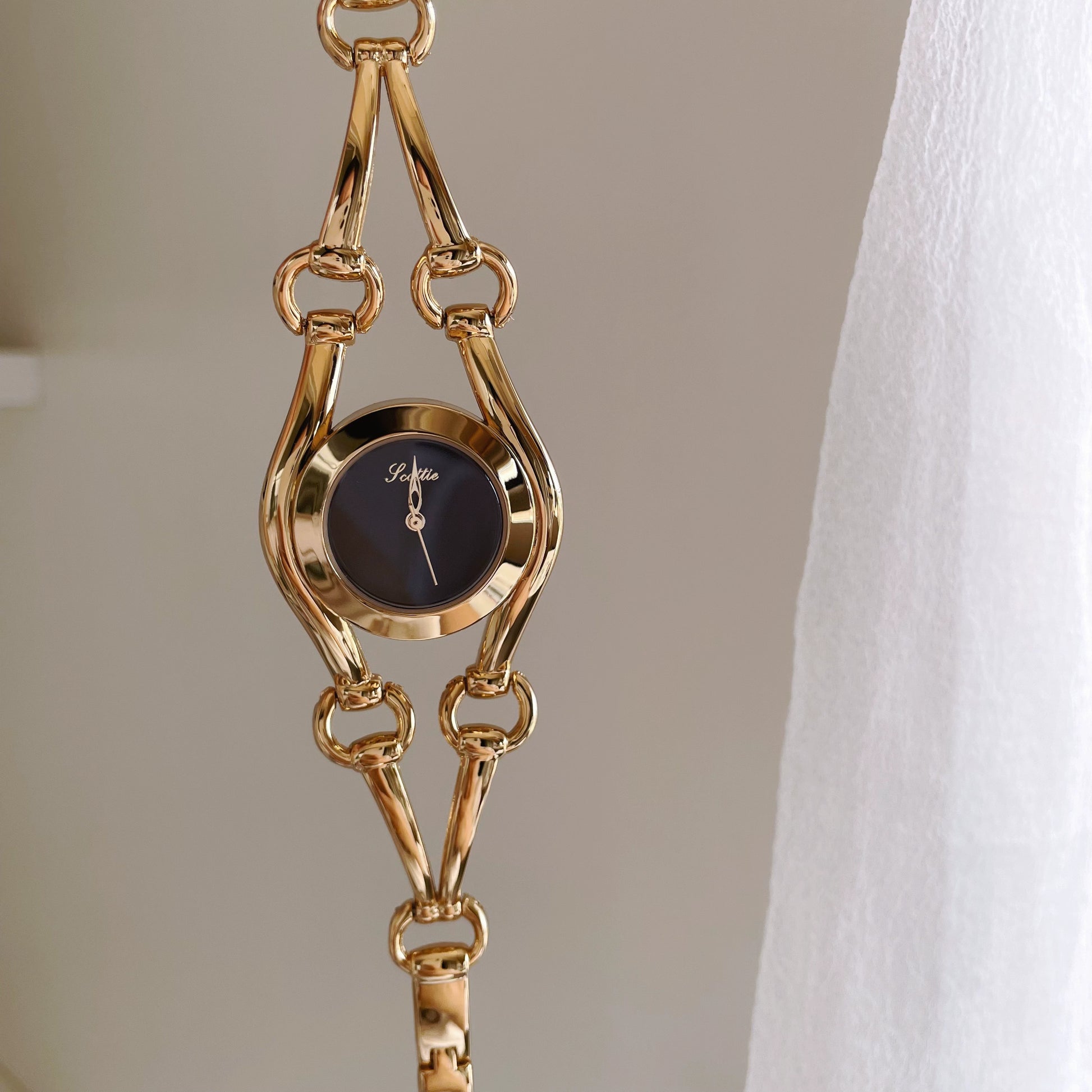 Jaime Gold Bracelet Watch - Gold Case Black Dial [GC9NTMZA]