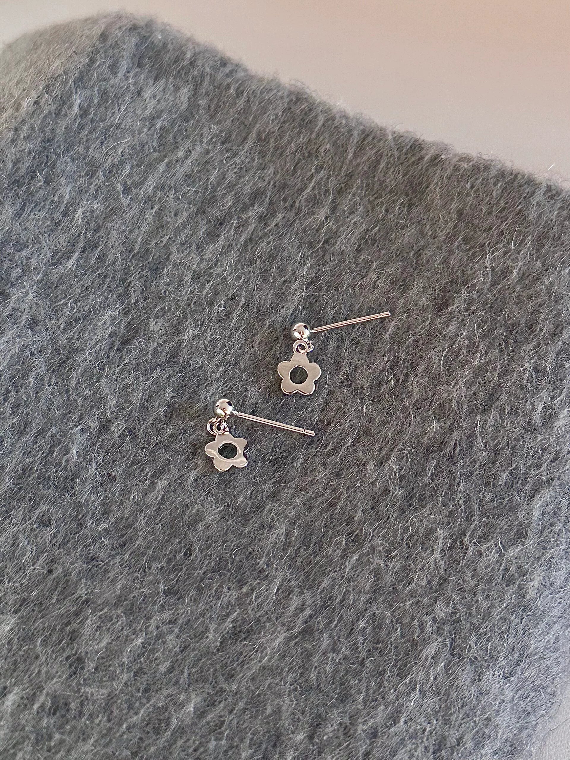 Kelahni Delicate Floral Studs - Flower Studs