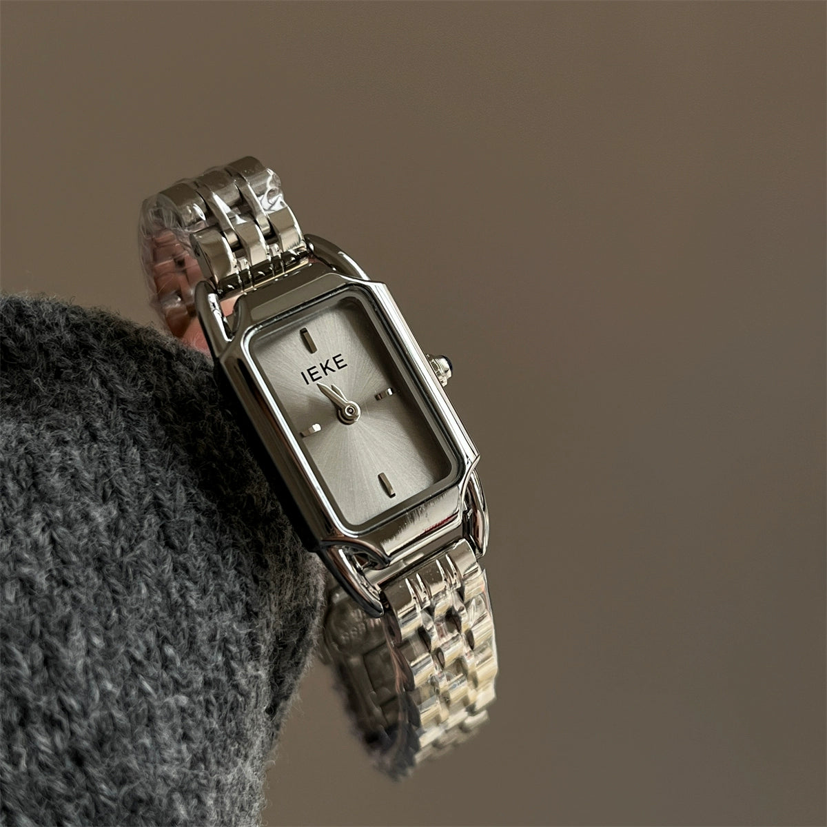 Tory Elegant Steel Band Watch - IEKE 88149 Saddle Case, Steel Silver Band, Gray Dial [LD8Y4X8U]