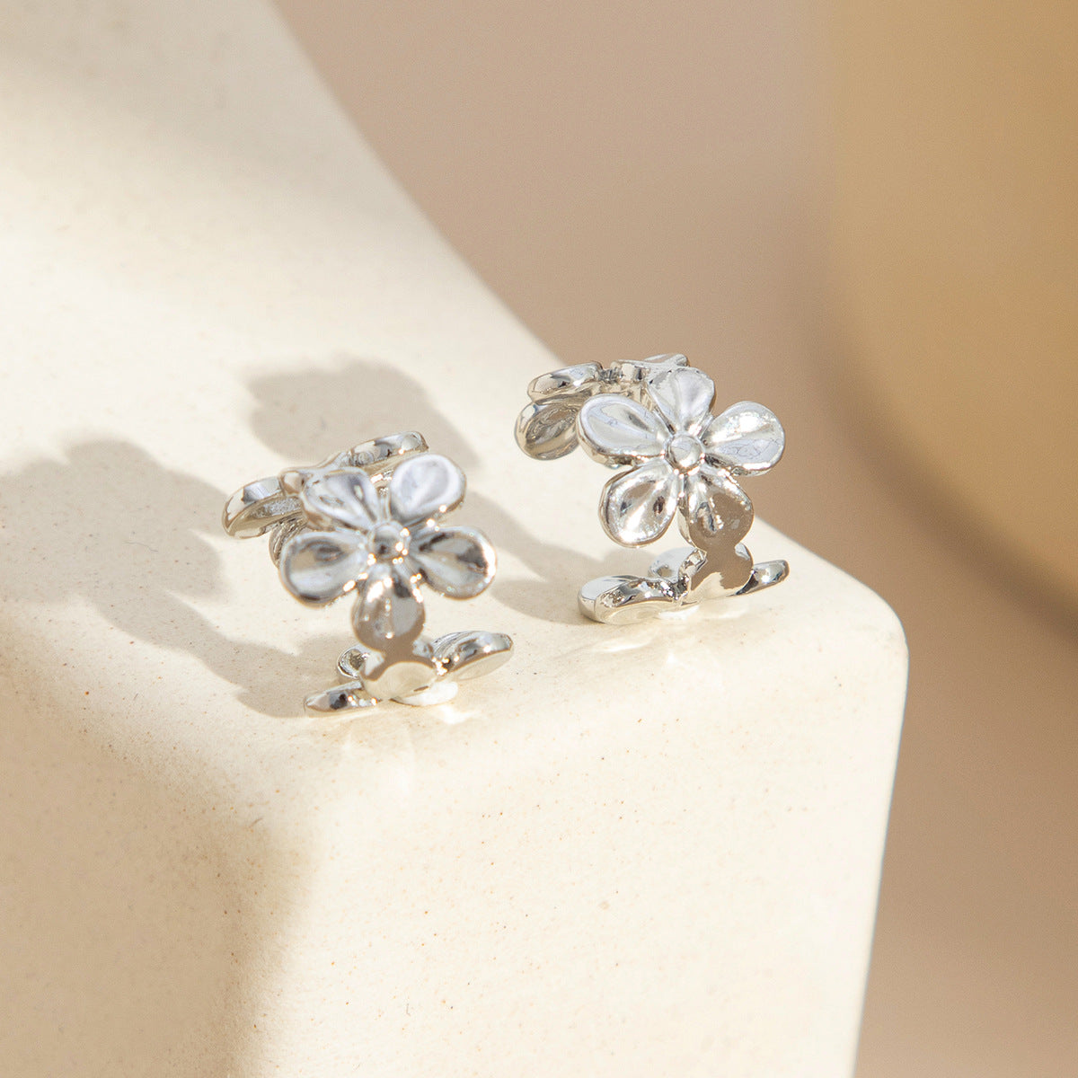 Kynlee Blossom Ear Cuff - Silver [2G3C1PD5]