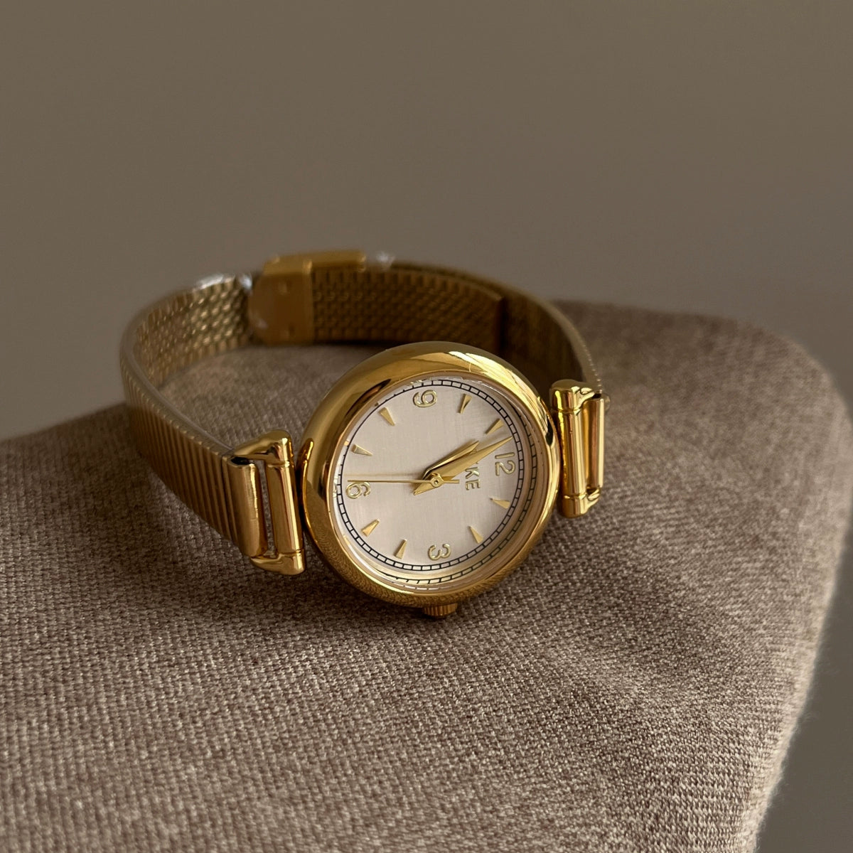 Keily Classic Round Quartz Watch - Gold Milanese Mesh with White Dial [LK4O4H8B]