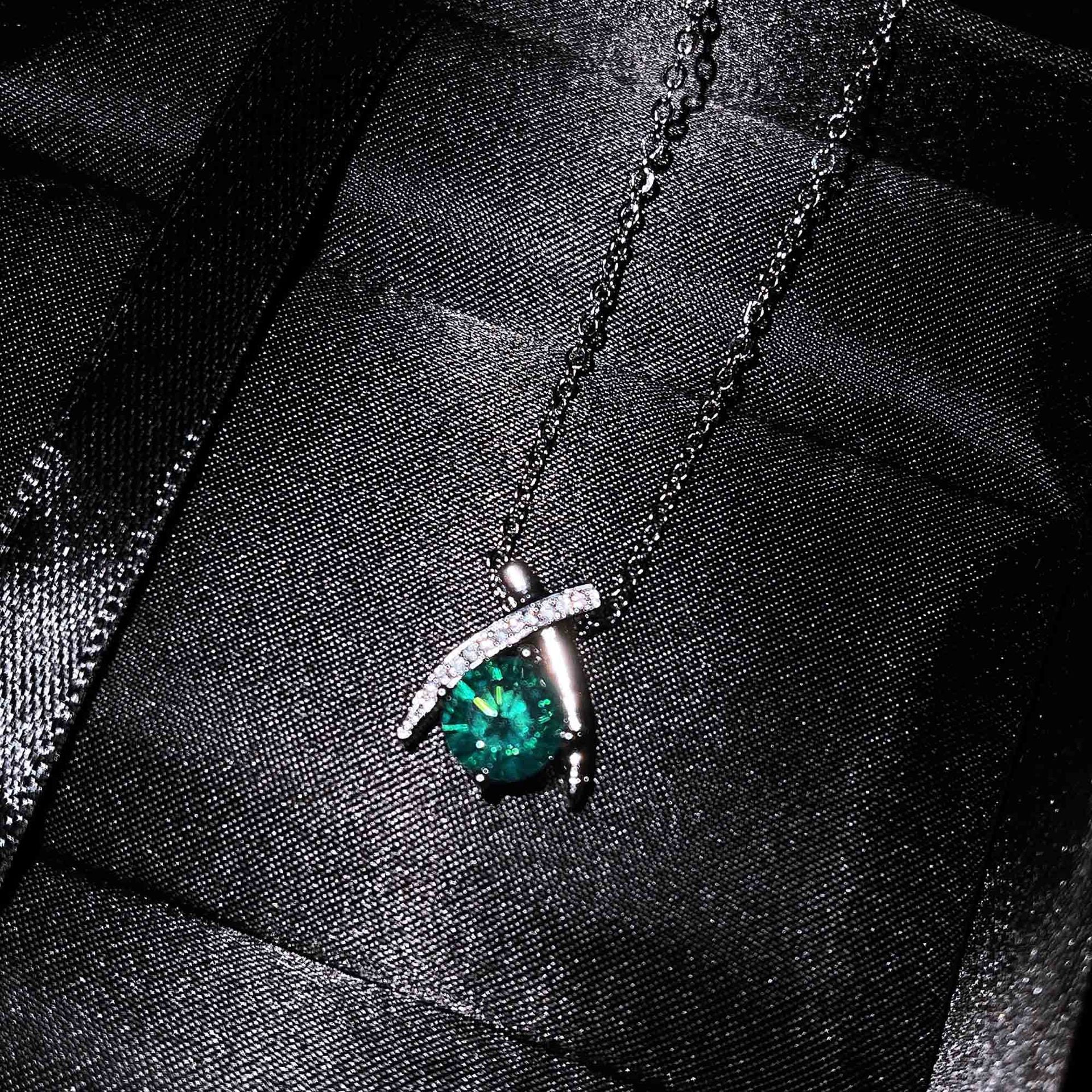 Gertrude Simulated Diamond Heart Necklace - Option 10: 2 Carat Pendant (Chain Not Included) [VTPHKH80]