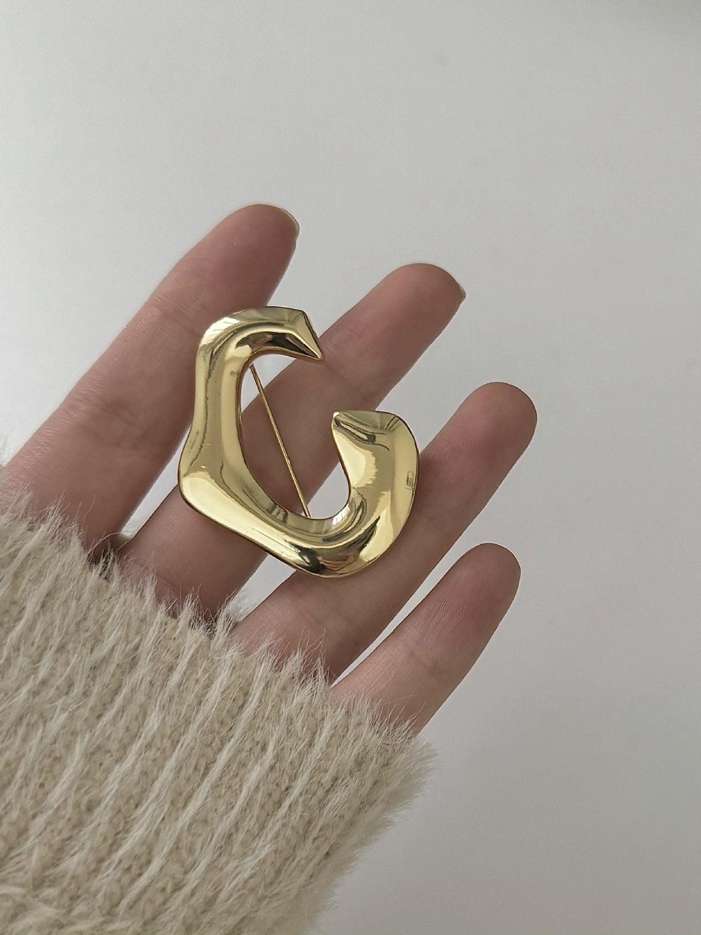 Soraya Abstract Metal Brooch - Gold [TIKHFK00]