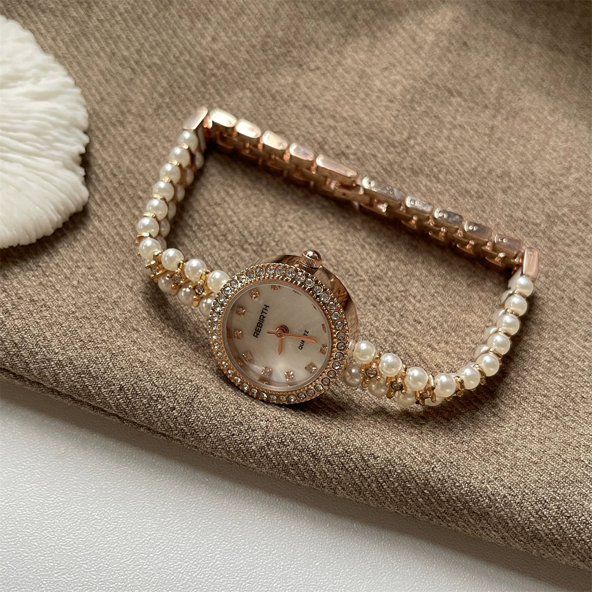 Bonnie Pearl Bracelet Watch - Rose Gold (Round Double Pearl Row) [CYW5T5YN]
