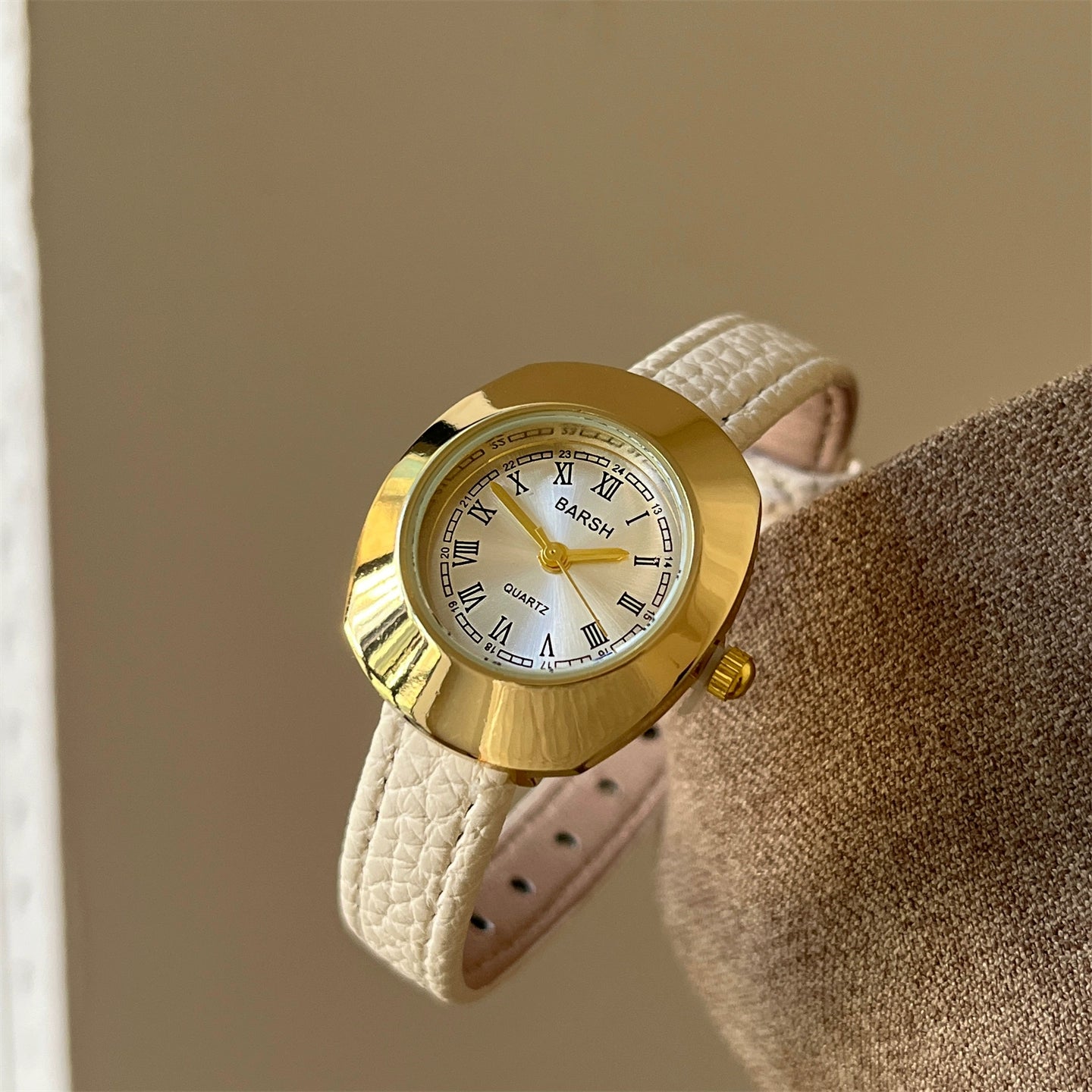 Destini Vintage Leather Watch - White Strap Gold Frame White Dial [4JOO0QSK]