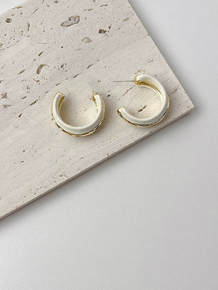 Emaan Hammered Enamel Bangle - White Matching Earrings
