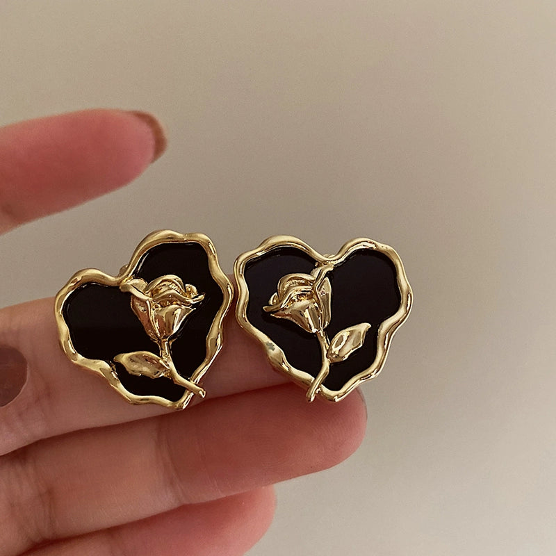 Anvitha Wavy Tulip Heart Earrings - Black [SZVQ6DVJ]