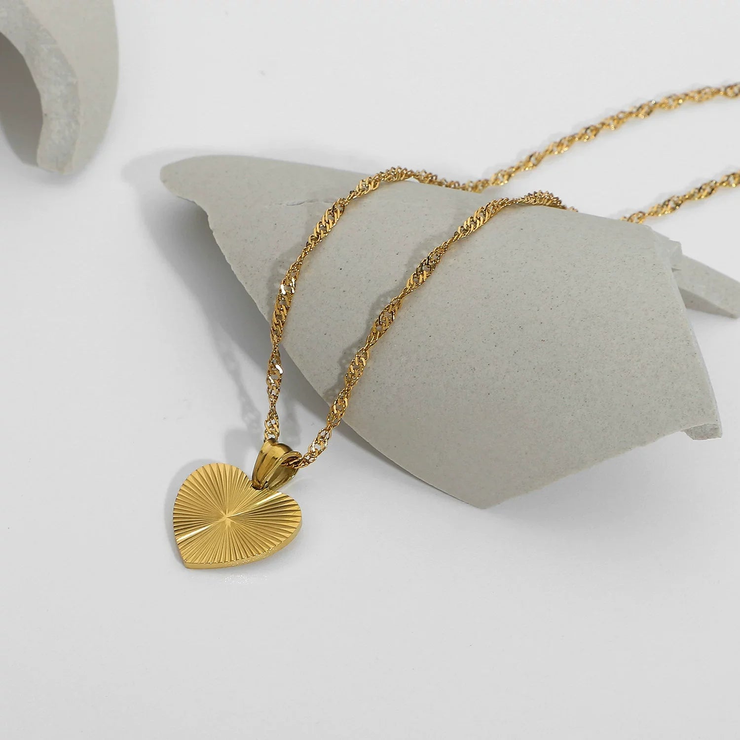 Brinkley Retro Heart Pendant Necklace - JDN20157