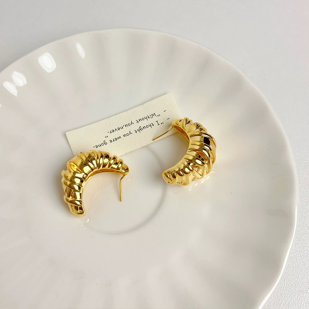 Rylann Sculptural Croissant Earrings - Gold Earrings [ILEYX2EW]
