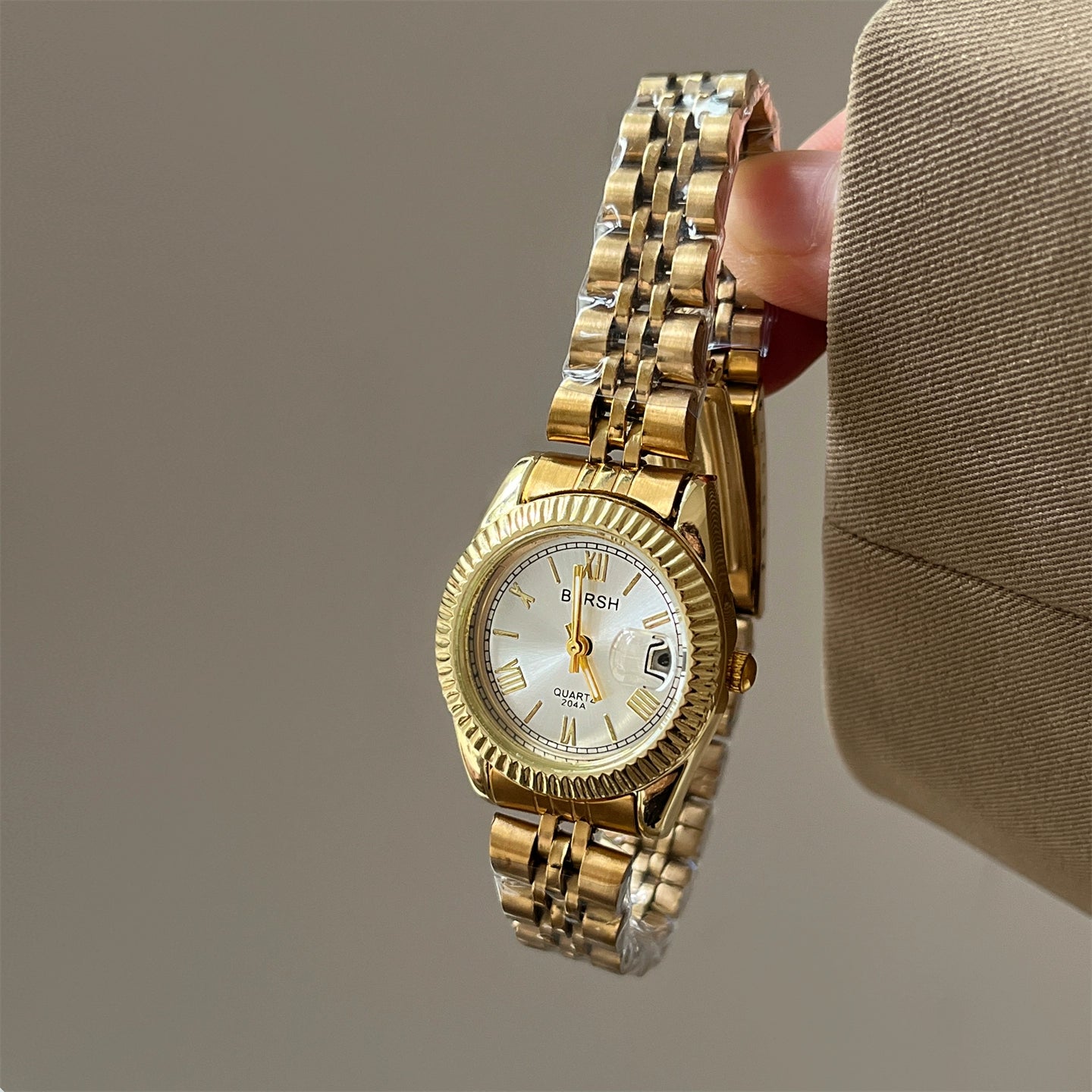 Mariyah Classic Calendar Watch - Gold Band White Dial (Roman) [KYJBO3XP]