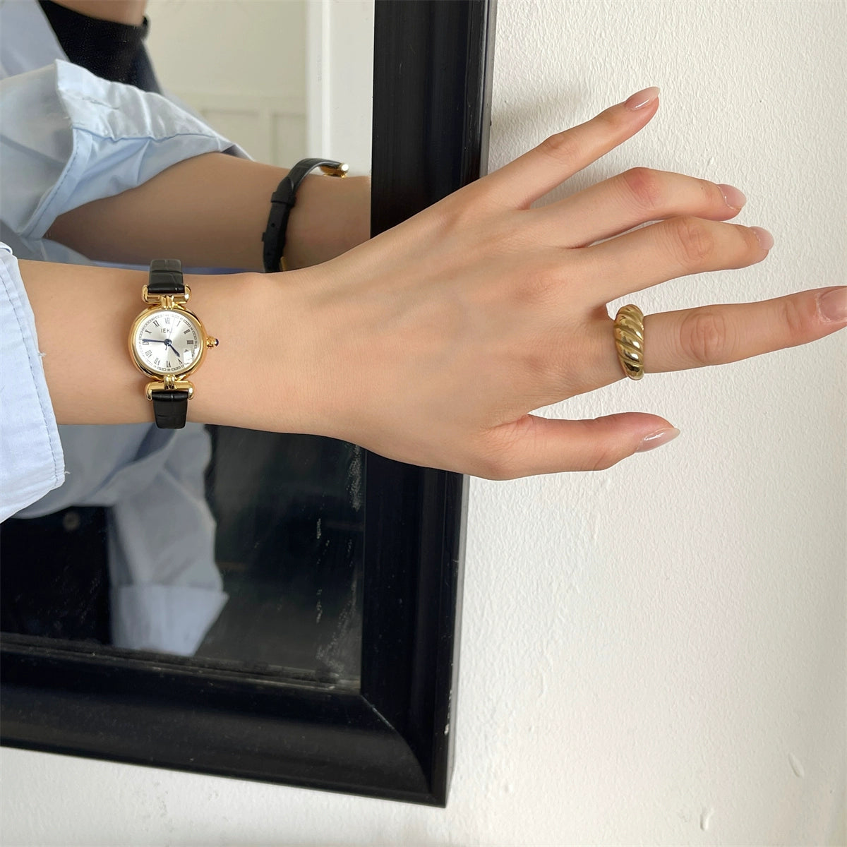 Itzel Retro Round Watch - Black Strap Gold Frame White Face [WCOIETZK]