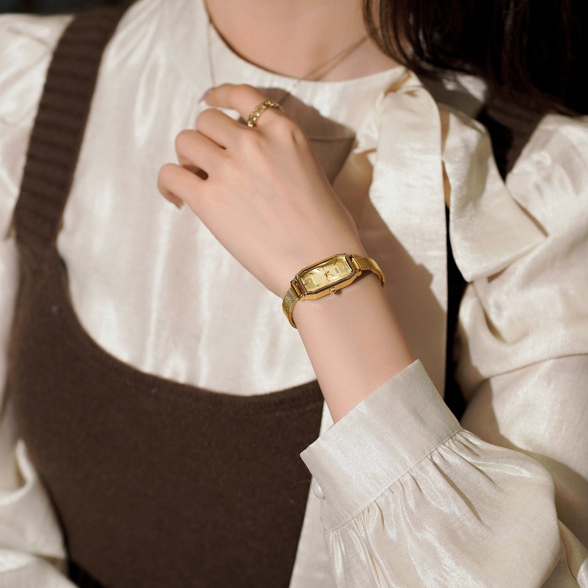 Oaklyn Petite Rectangle Watch - Elegant Gold (Mesh Strap) [2T2BM0HI]