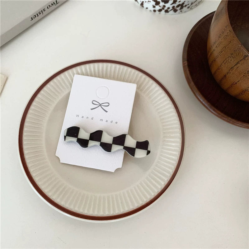Jenny Checkerboard Hair Clip - Large Wavy Edge Checkerboard [A3NTDROG]