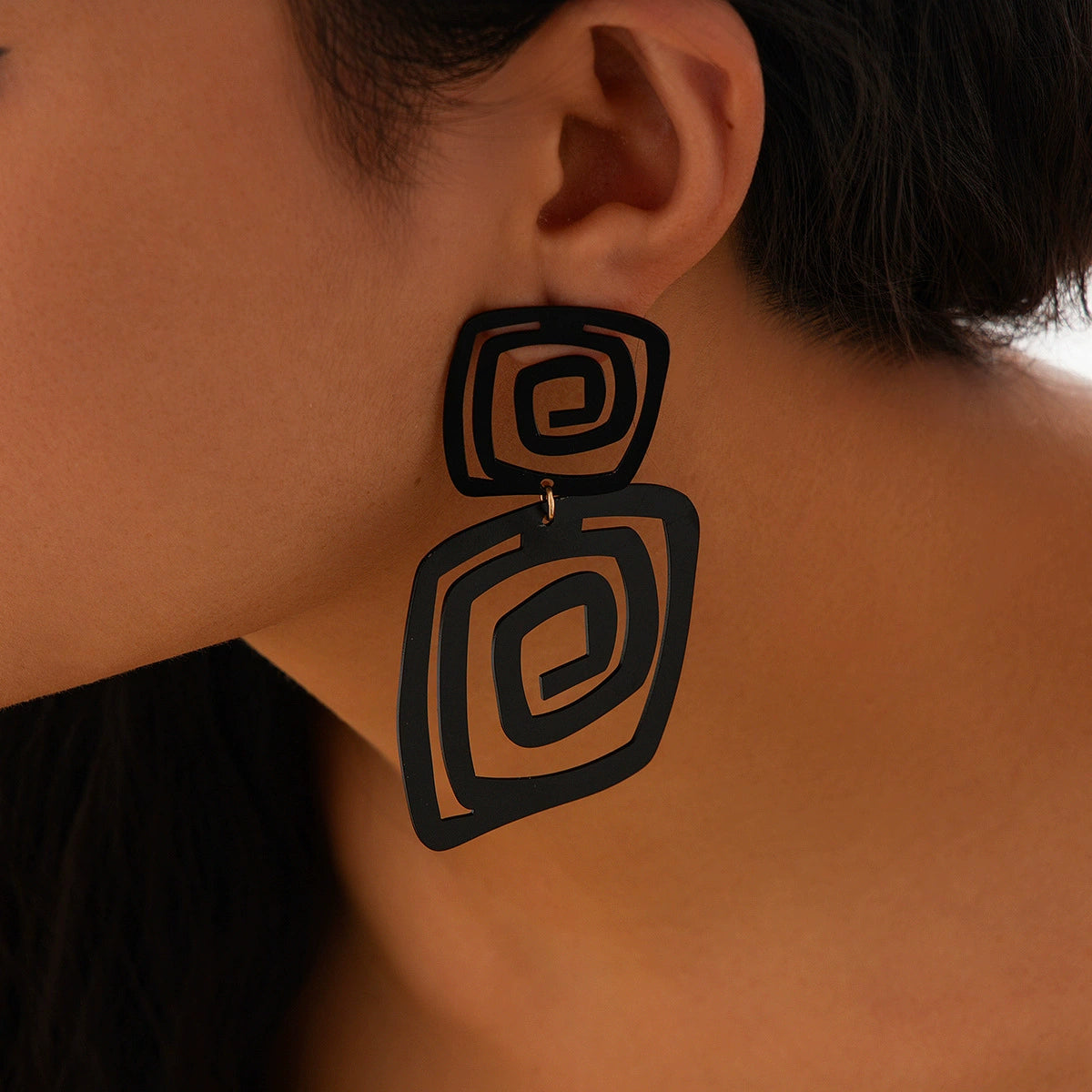 Madigan Sculptural Coil Necklace - Black Earrings [NFHZKNMA]