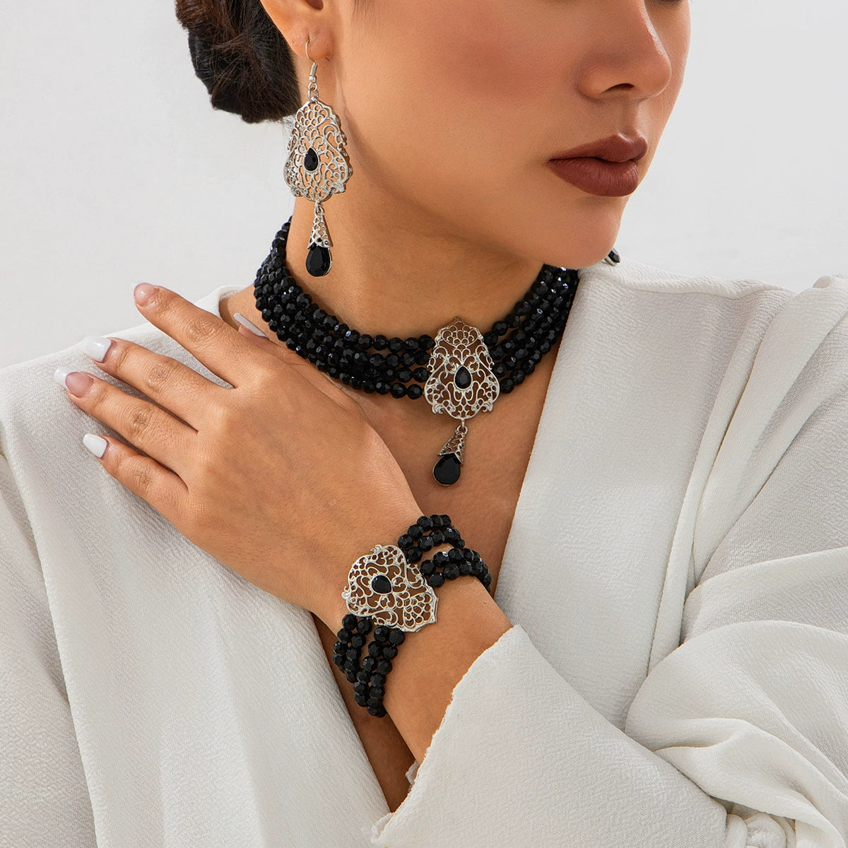 Lou Pearl Floral Collar Necklace - Silver-tone & Black (Style B) [KRC9A5NO]