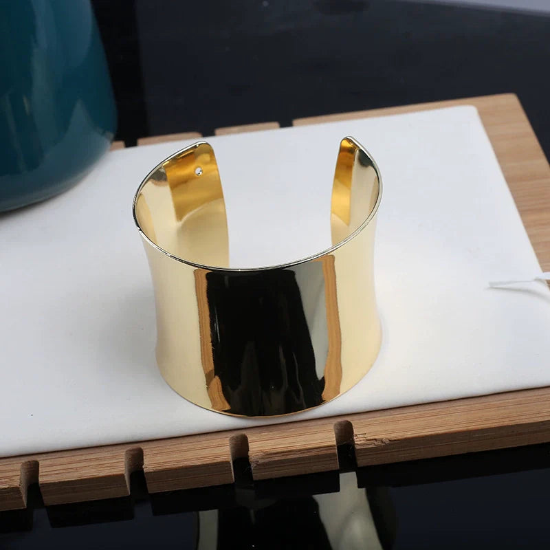 Janeth Sleek Arc Bangle - Gold (Adjustable)