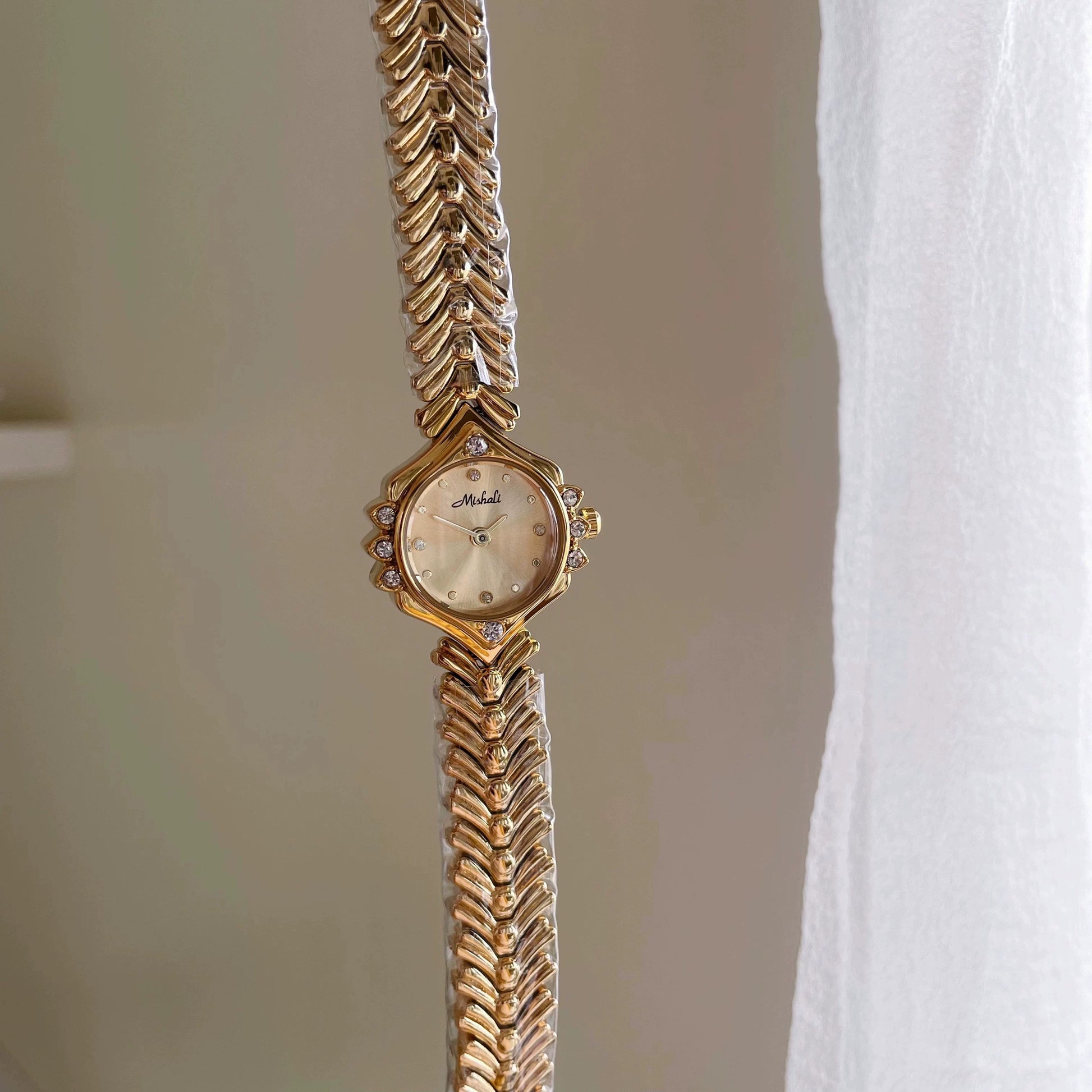 Leigha Diamond Bracelet Watch - Gold [XT209P3W]