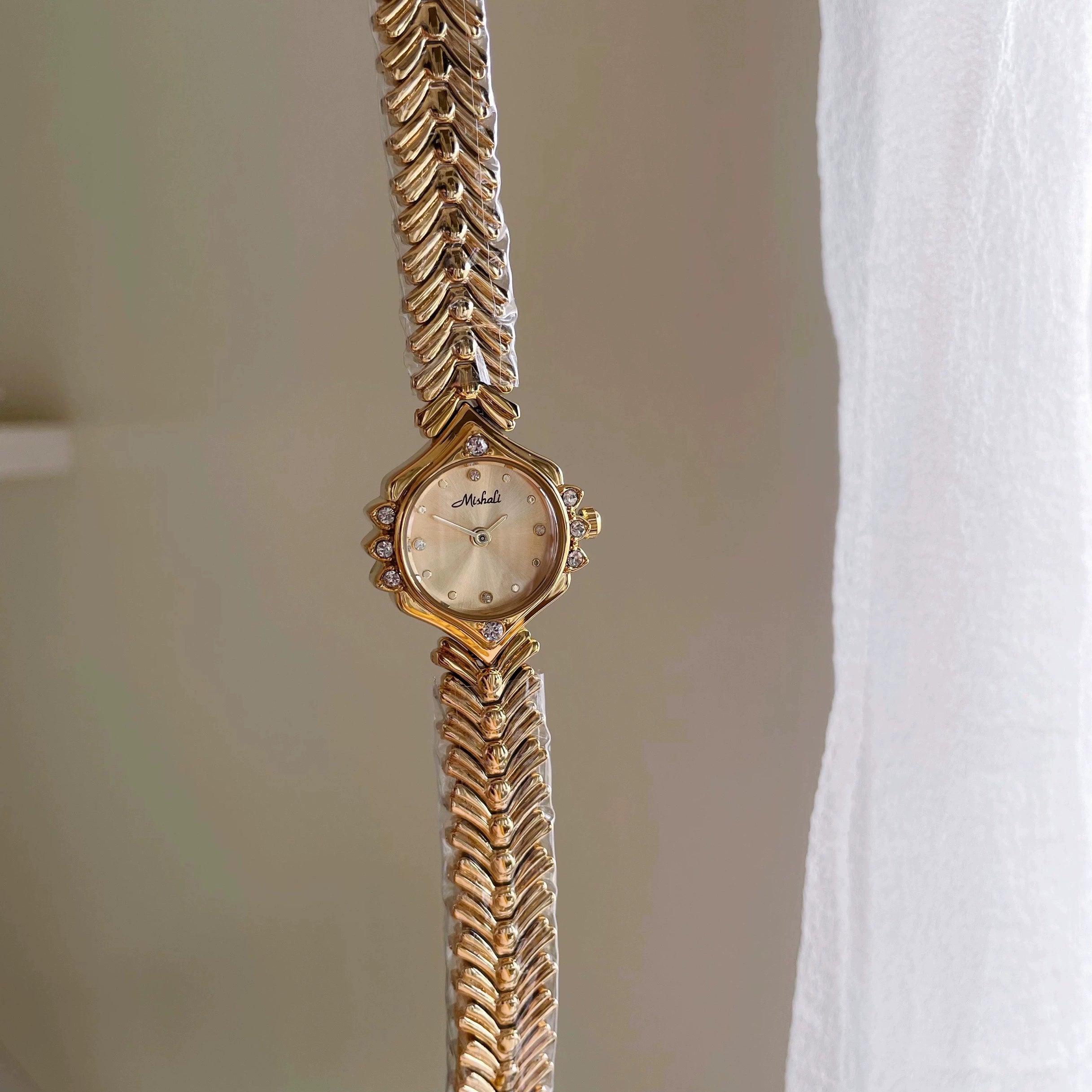 Leigha Diamond Bracelet Watch - Gold [XT209P3W]