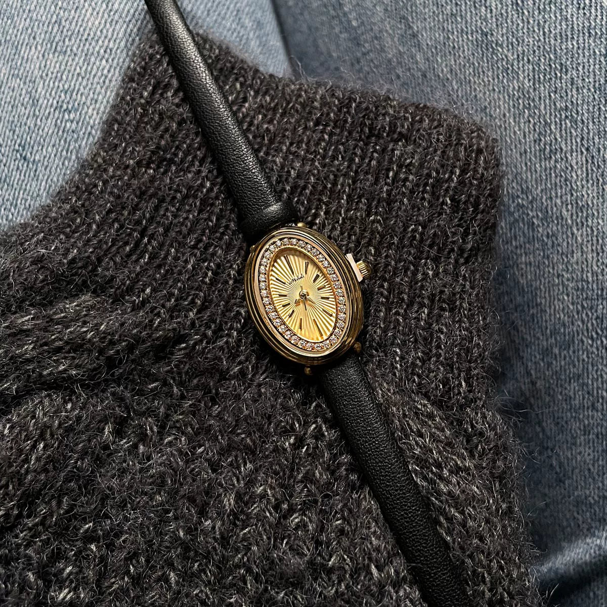 Janeth Vintage Oval Watch - Black Gold