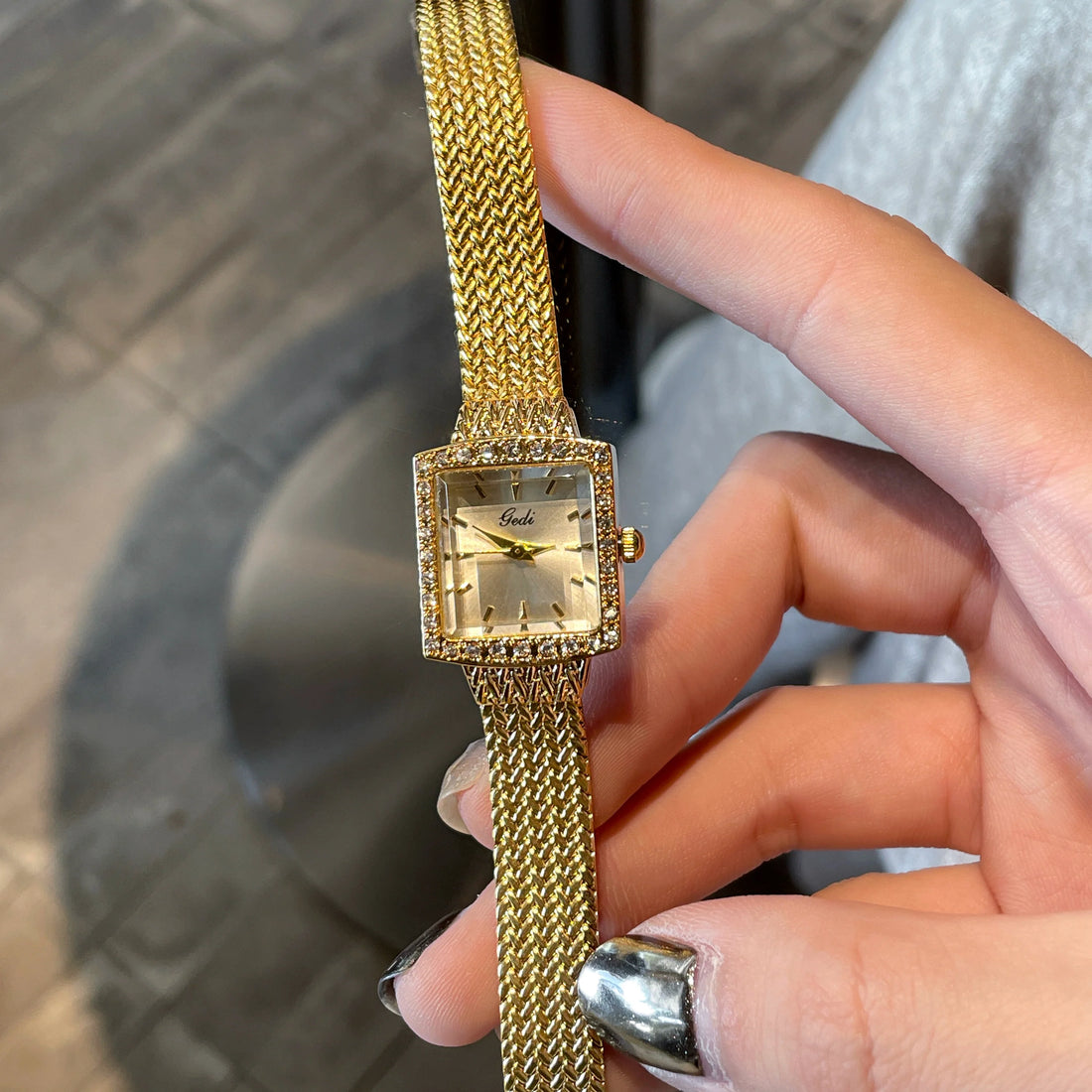 Alisson Retro Rhinestone Watch - Gold