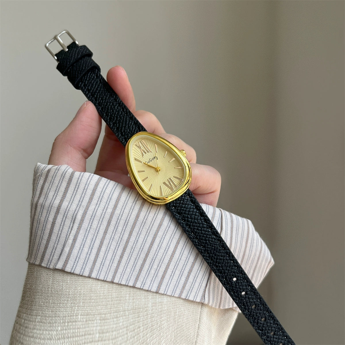 Kenadie Vintage Snake Head Watch - Black Leather Strap, Gold Frame, Gold Face [KSVVCQAX]