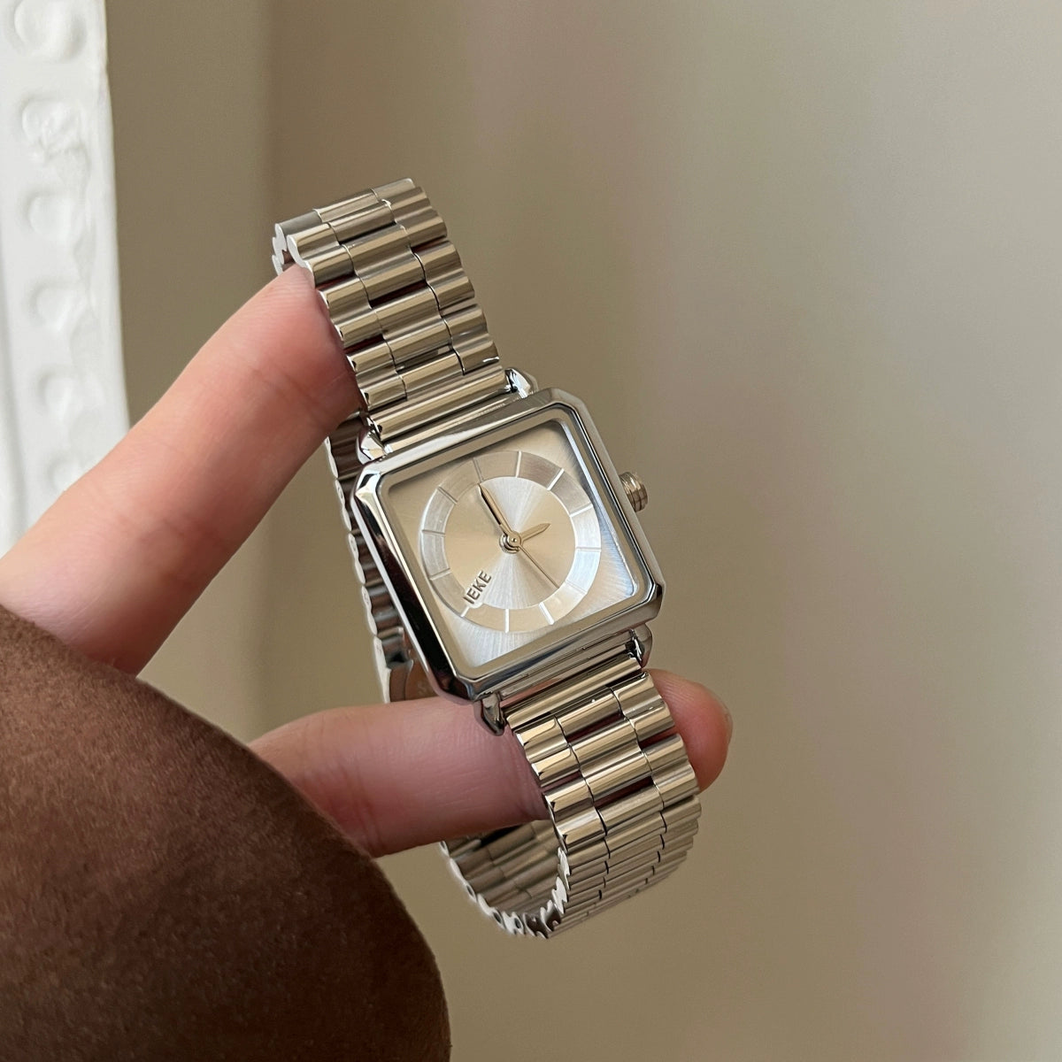 Amahia Retro Bracelet Watch - Silver Steel Strap White Face [MGI9BMOL]