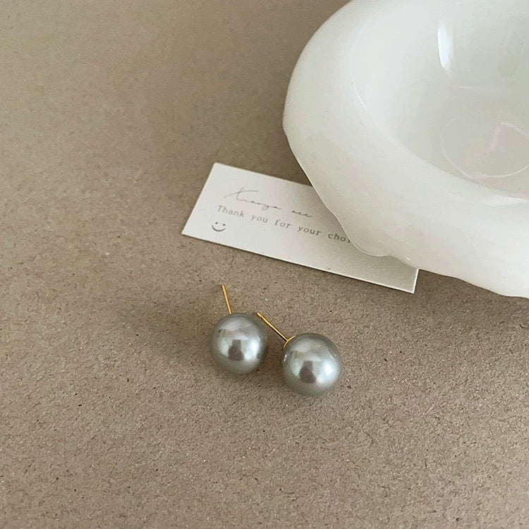 Belky Shimmer Pearl Studs - 12mm Light Gray