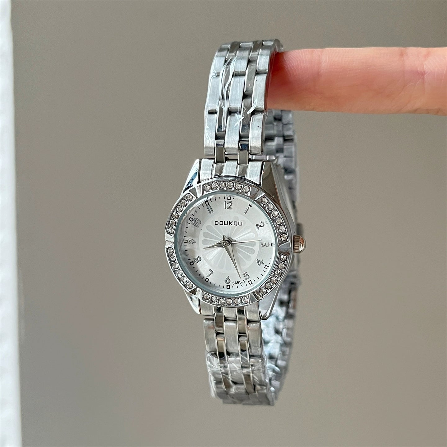 Kaydance Dainty Daisy Watch - White Daisy Dial Steel Band [3IVU0MD9]