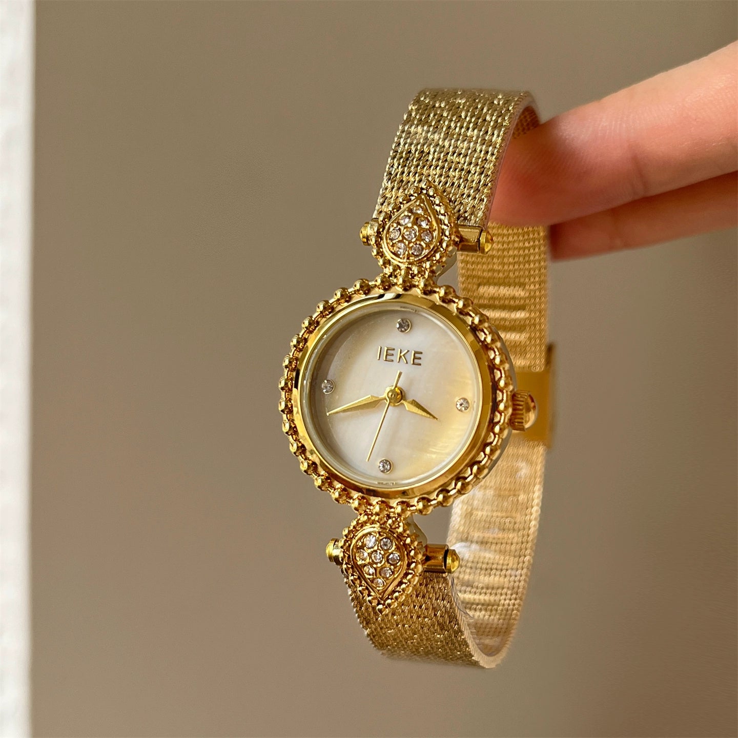 Amia Mother-of-Pearl Watch - Gold Mesh, Gold Face [6KIMSSWZ]