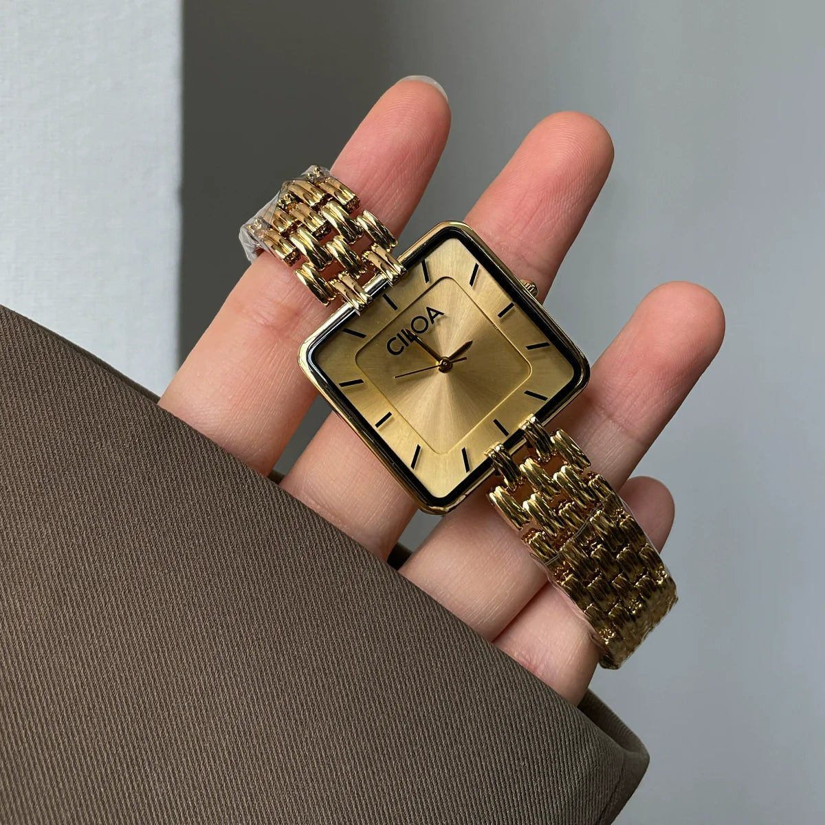 Ahlam Vintage Square Watch - Gold