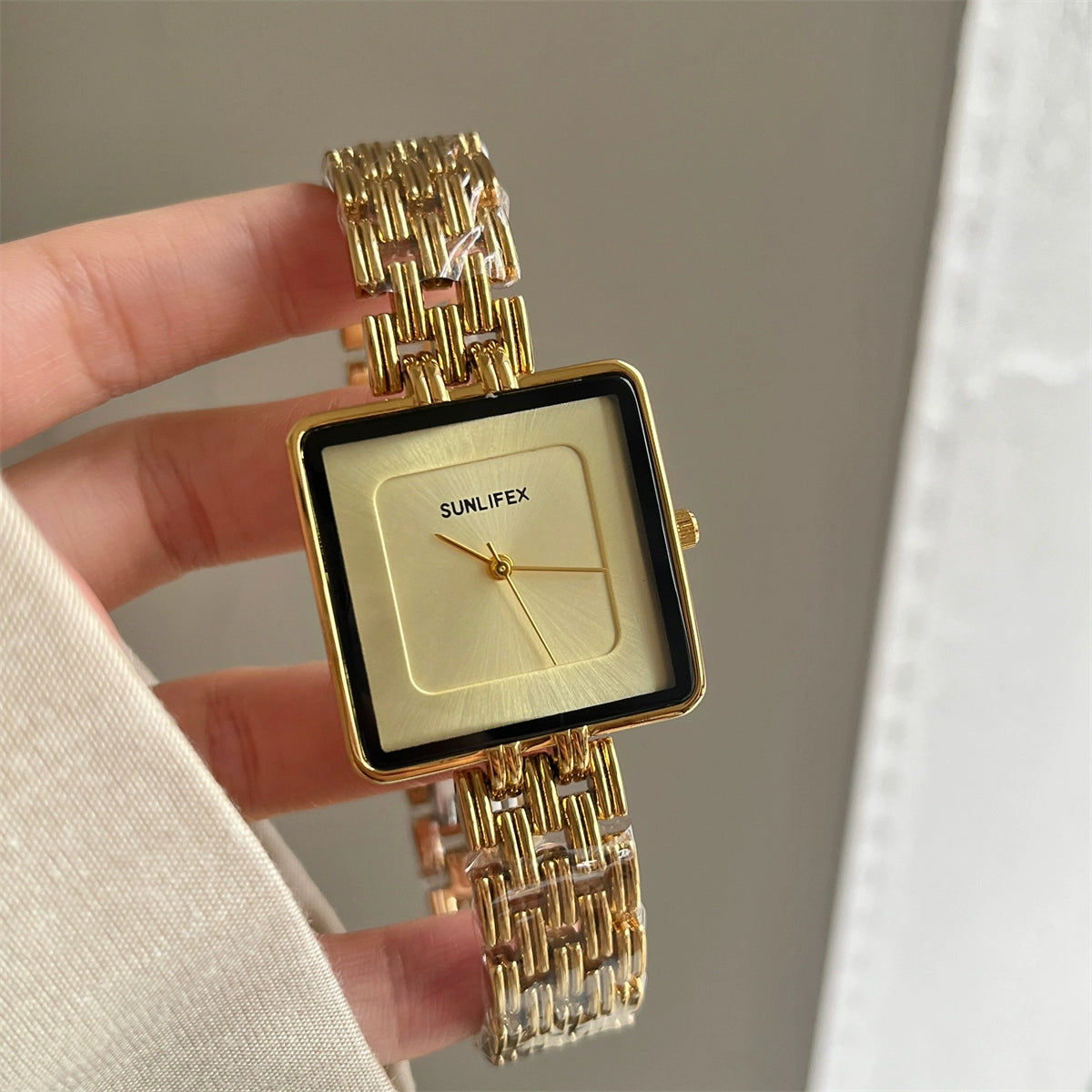 Cerenity Square Link Watch - Gold Band Gold Face [86SKWE3X]