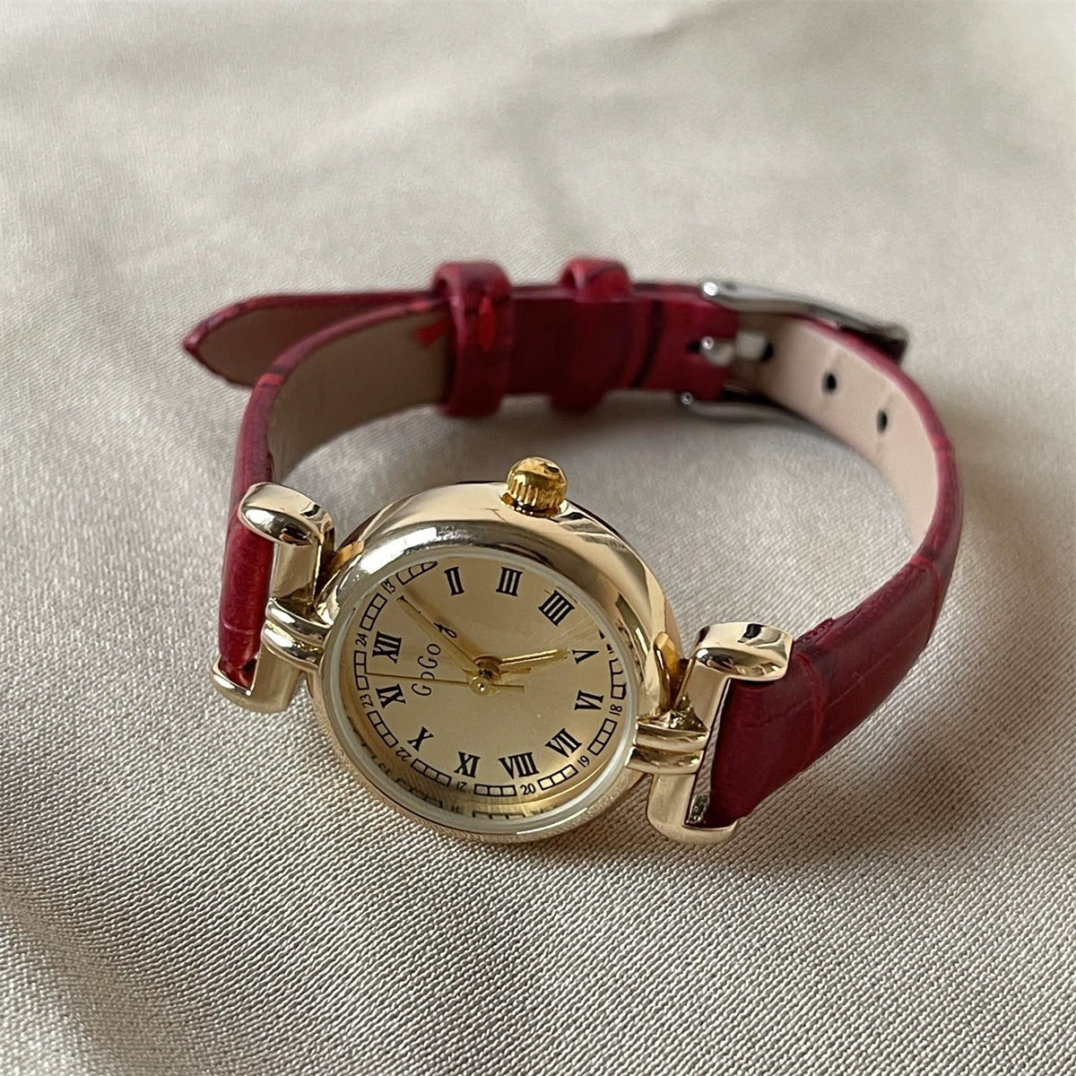 Jaslyn Elegant Mesh Watch - Red Strap Gold Dial [VRQSS0D9]