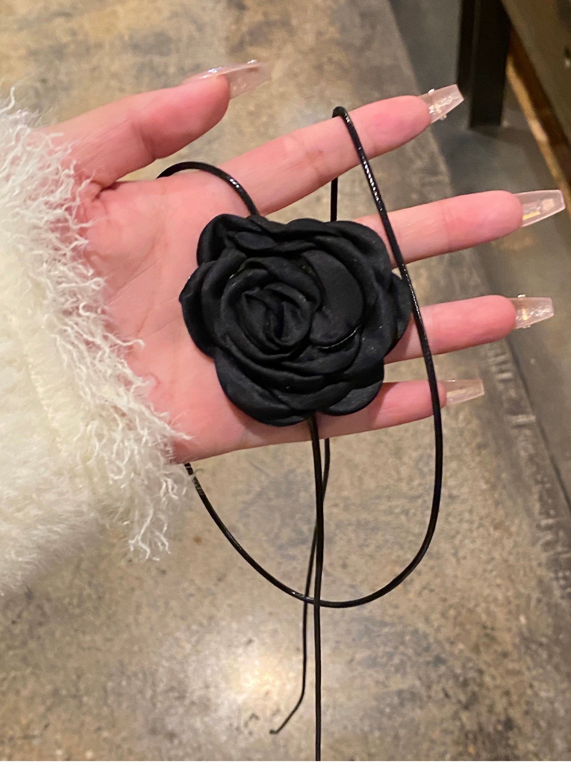 Audrie Camellia Choker - Black Camellia Choker [267Q58DL]