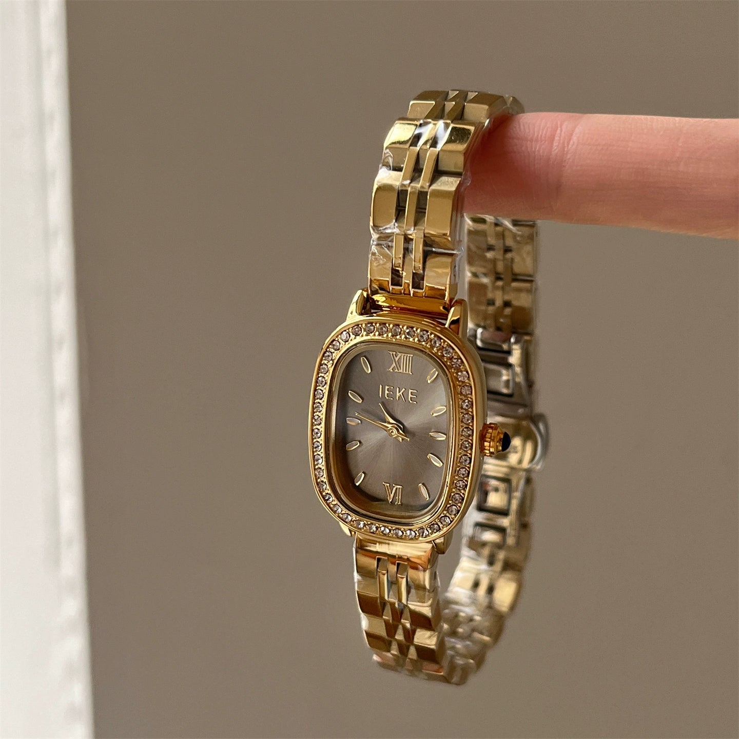 Tonya Crystal Wrist Watch - Gold Band Grey Dial [47PAH6BY]