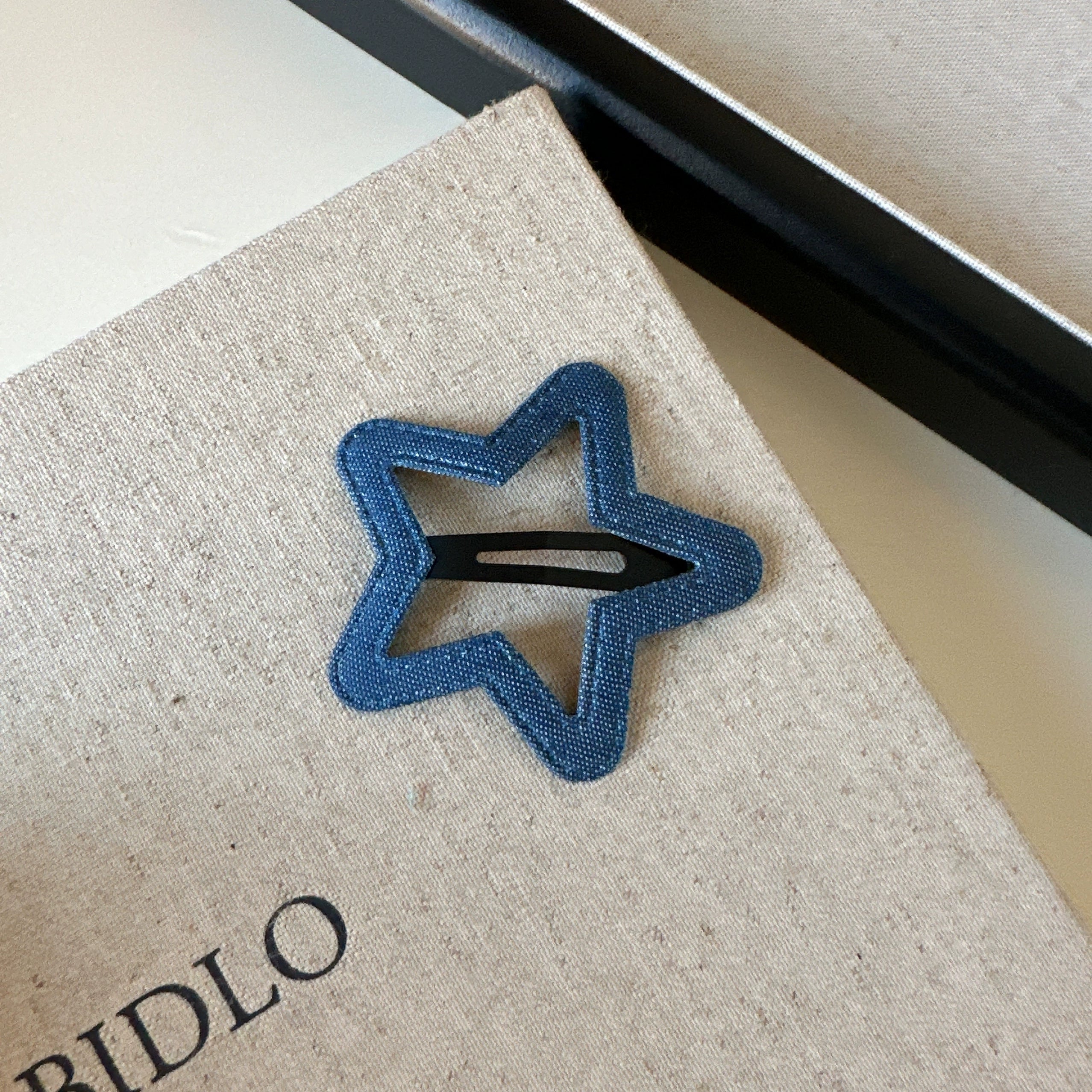 Ruqayyah Denim Shaped Hair Clips - Dark Wash Star (Single) [YSM9182P]