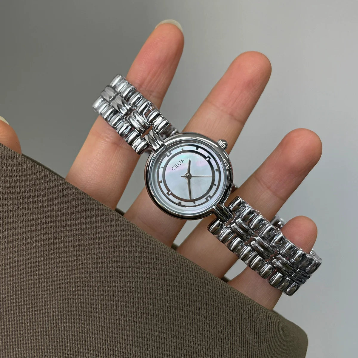 Avery Vintage Metal Watch - Silver White