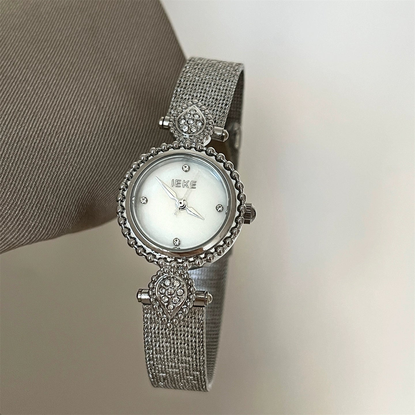 Amia Mother-of-Pearl Watch - Silver Mesh, White Face [4NQONLCY]