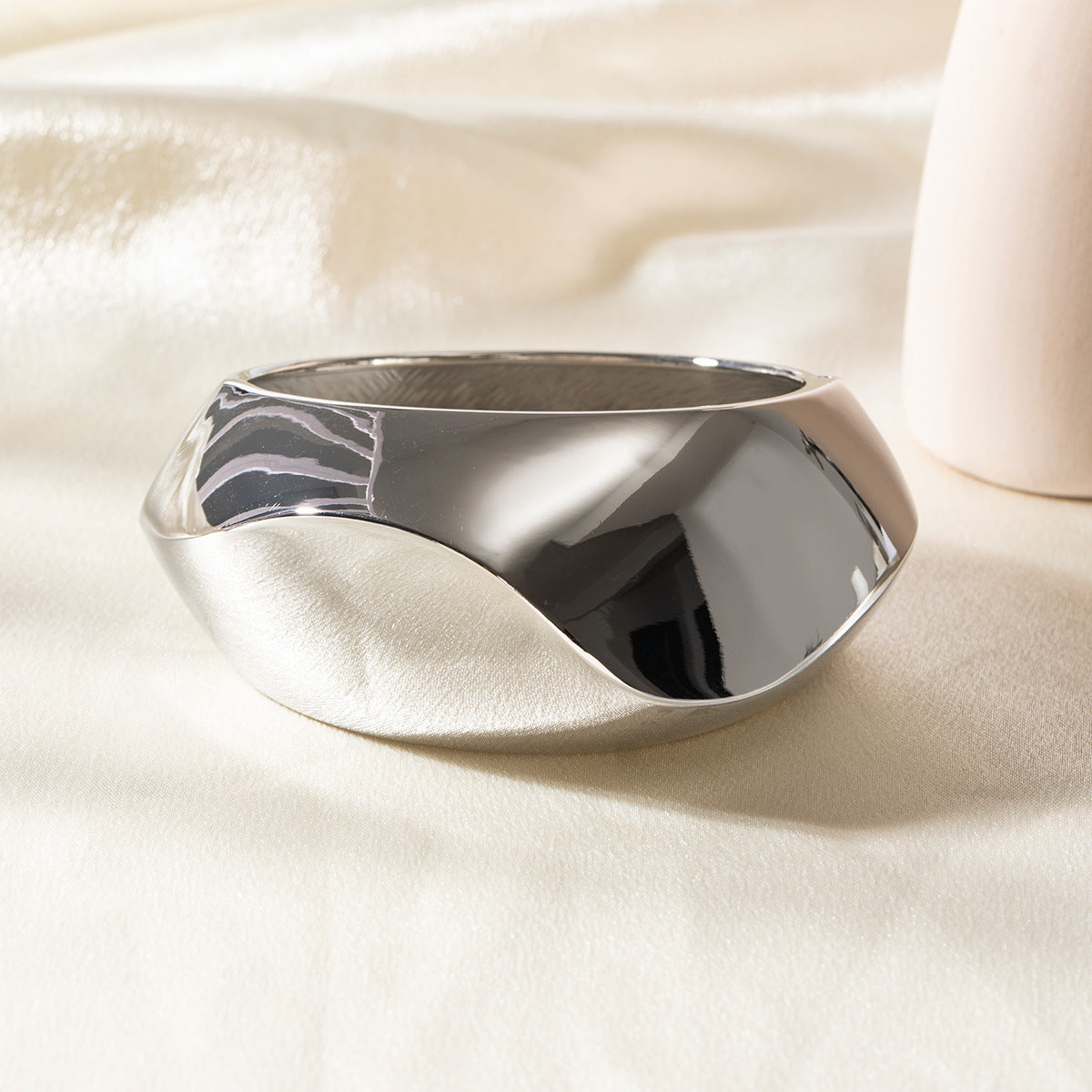 Karter Geometric Resin Cuff - White [H84GG2HJ]