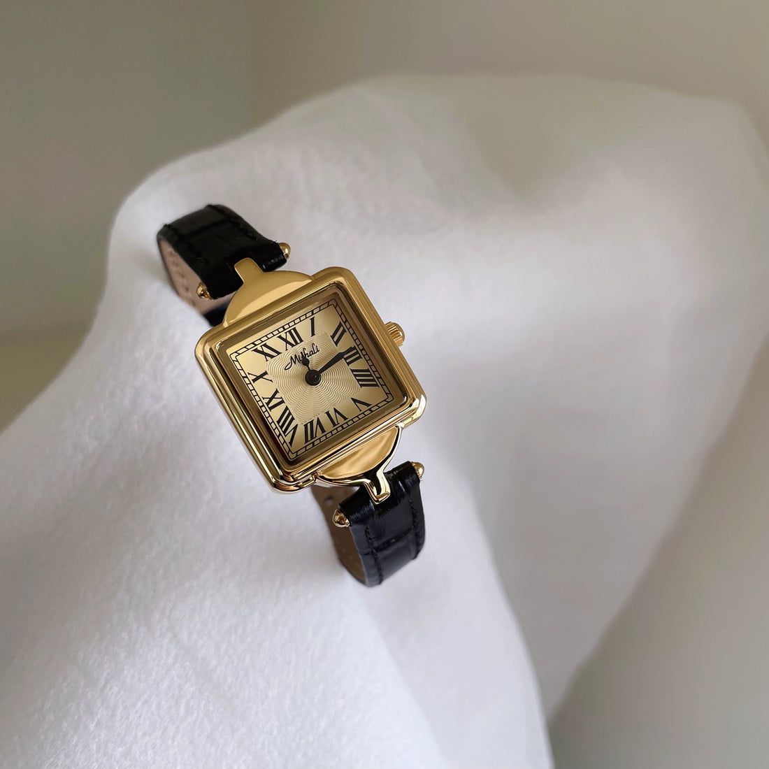 Jaziah Retro Square Watch - Brown Strap Gold Case [NQELFOP2]
