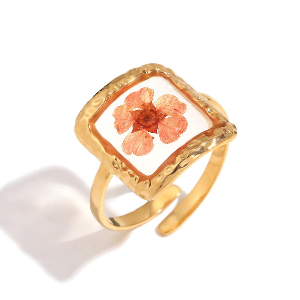 Eniola Vintage Gold Flower Ring - Hammered Transparent Square Ring - Gold, Red Flower [6GAJU0GQ]
