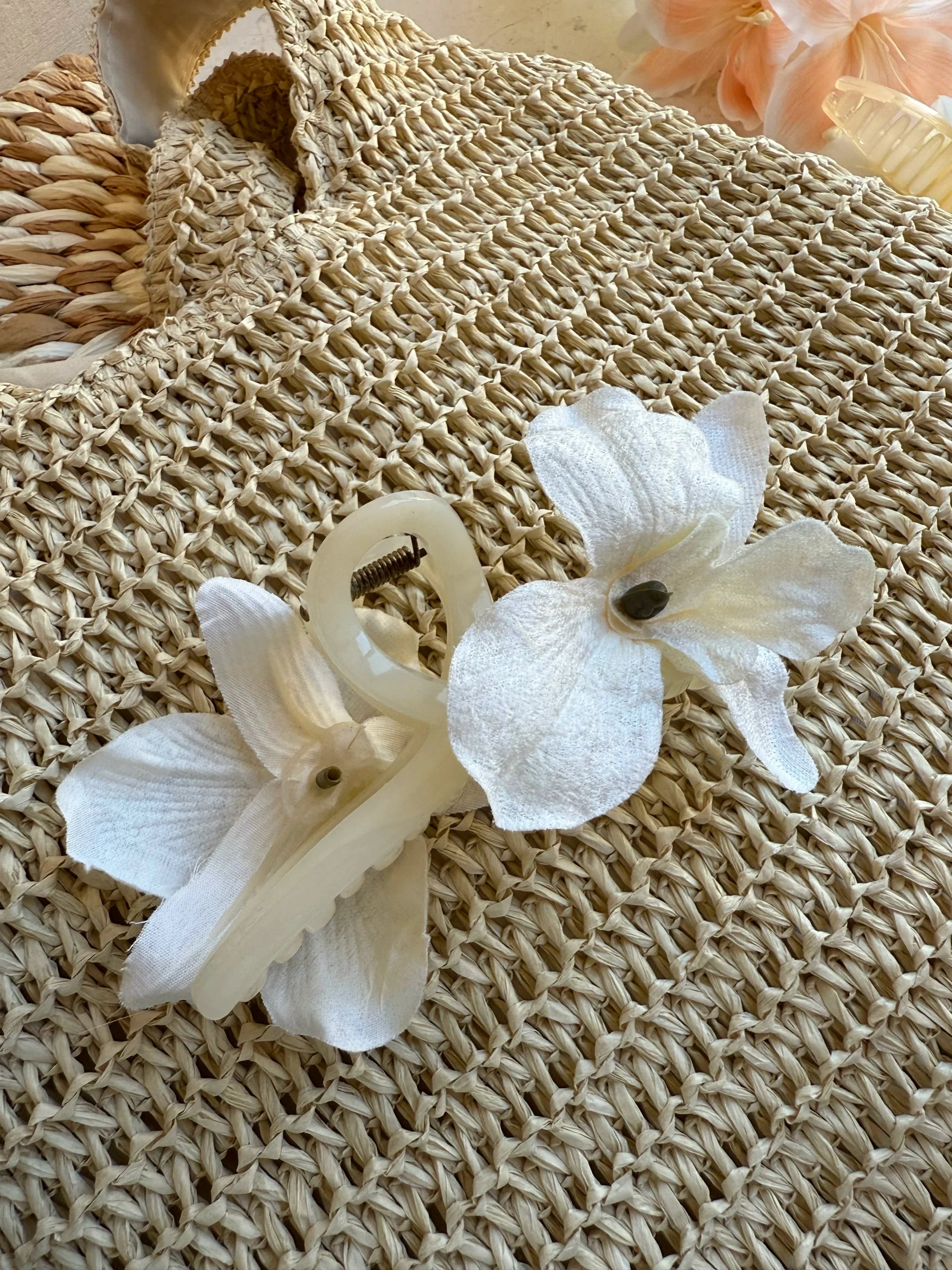 Maxwell Bloom Claw Clip - White Double-Sided