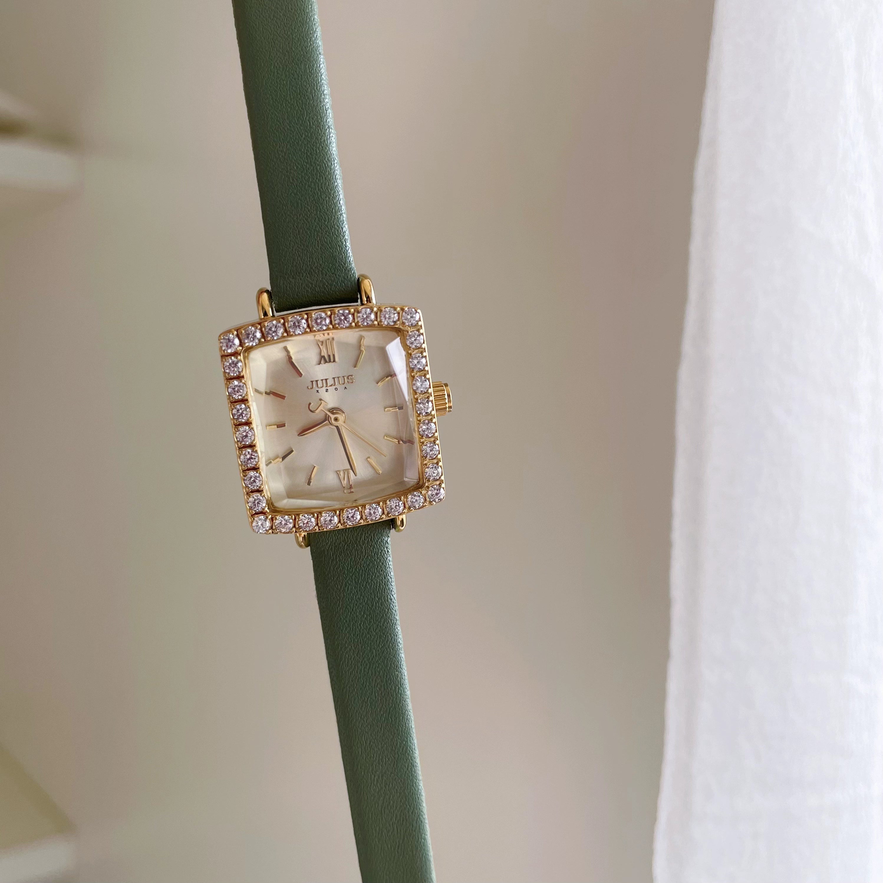 Alayiah Diamond Square Watch - Green with Gold Case [6TKBT5VK]