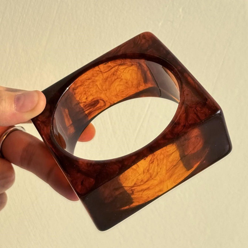 Sabiha Bold Resin Bracelet - H [7BASQ55S]