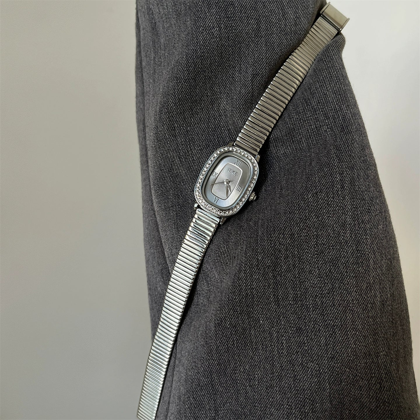 Auden Oval Sparkle Watch - Silver Band, Gray Dial [2UJEWZ5V]