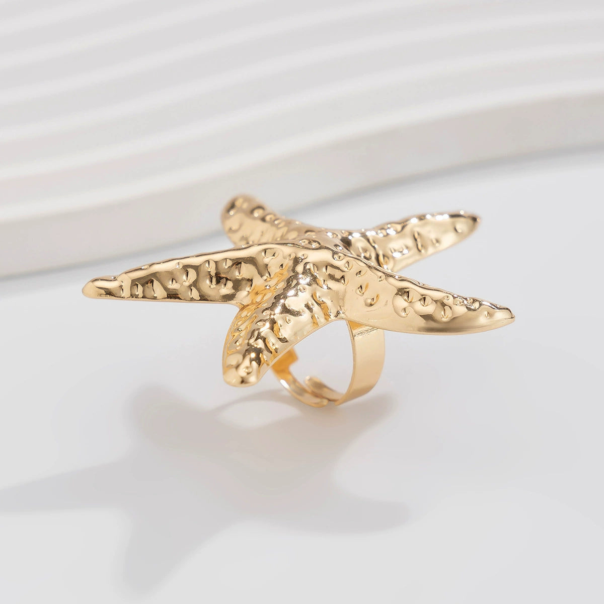 Destini Pearl Seashell Ring - Starfish & Pearl (Gold Tone) [5YZD766U]