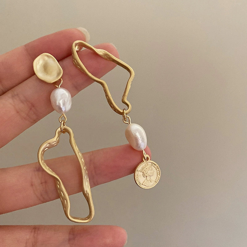 Katalina Matte Asymmetric Pearl Earrings - Matte Gold Silver Post [XTTYT9A2]